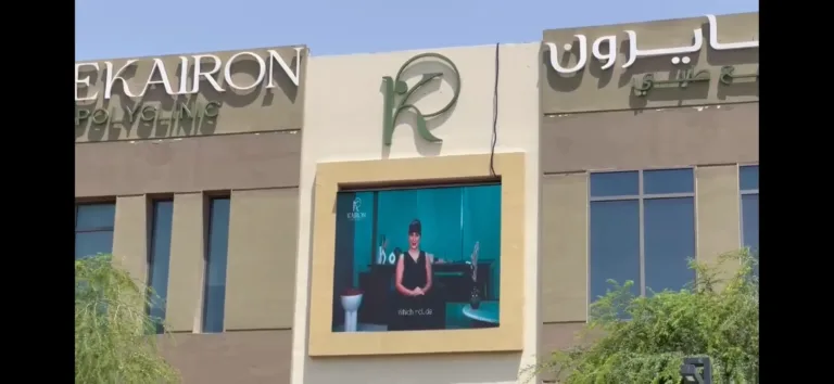 Building with outdoor LED advertising screen