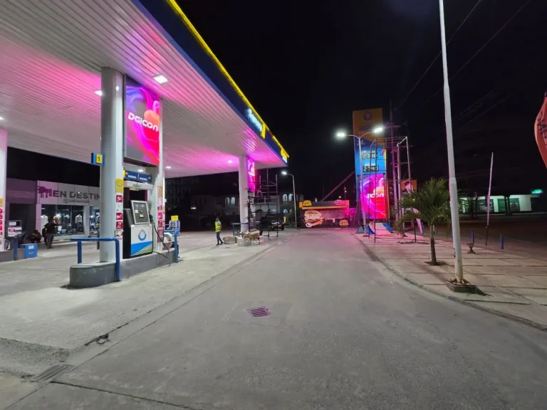 Gas station with P4 outdoor LED screens at night