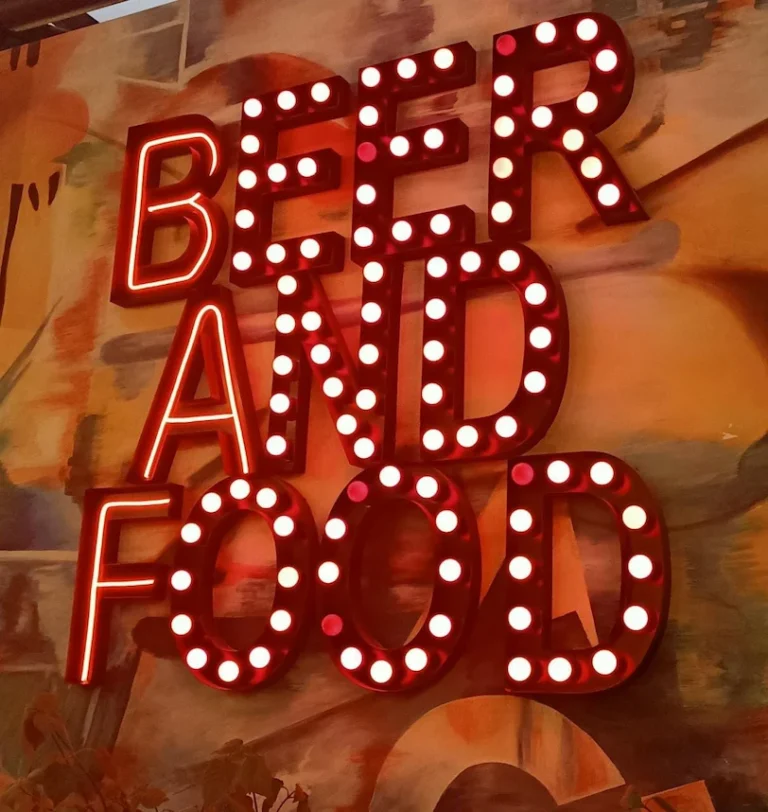 3D neon sign displaying 'Beer' and 'Food' text